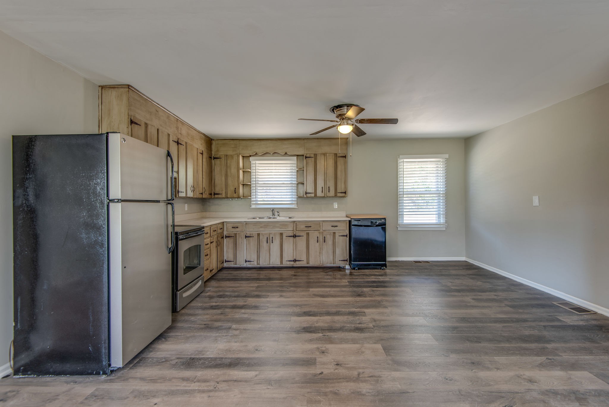 2154 Lake Road Greenbrier, TN 37073 - Photo 6 of 24 a kitchen with stainless steel appliances a refrigerator and a stove