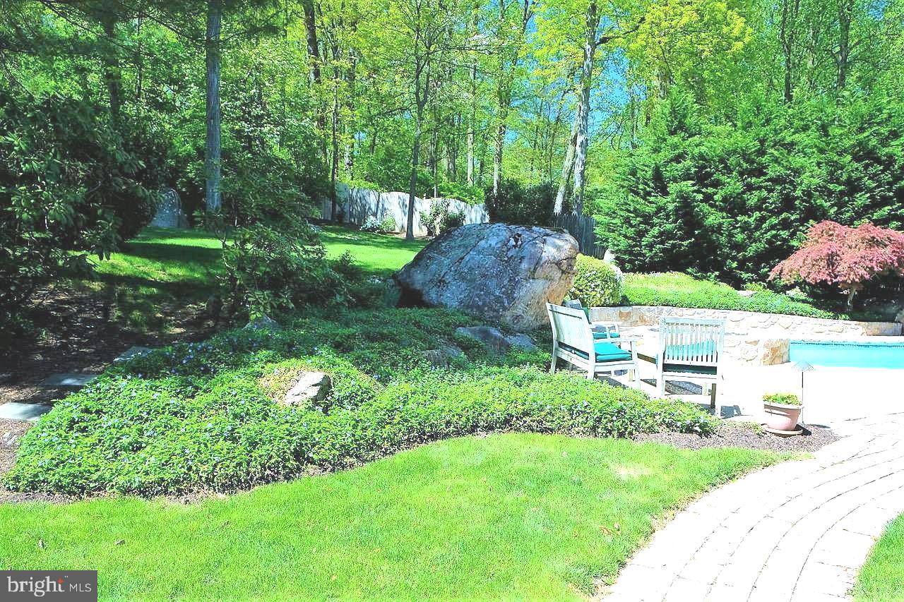 1066 Beaumont Road Berwyn, PA 19312 - Photo 3 of 40 Back yard