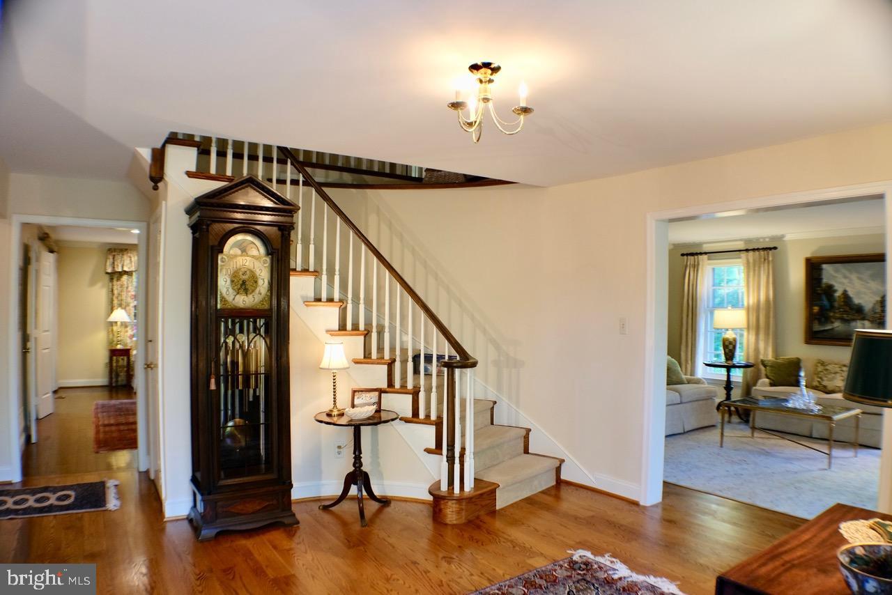 1066 Beaumont Road Berwyn, PA 19312 - Photo 7 of 40 Formal foyer with curved staircase