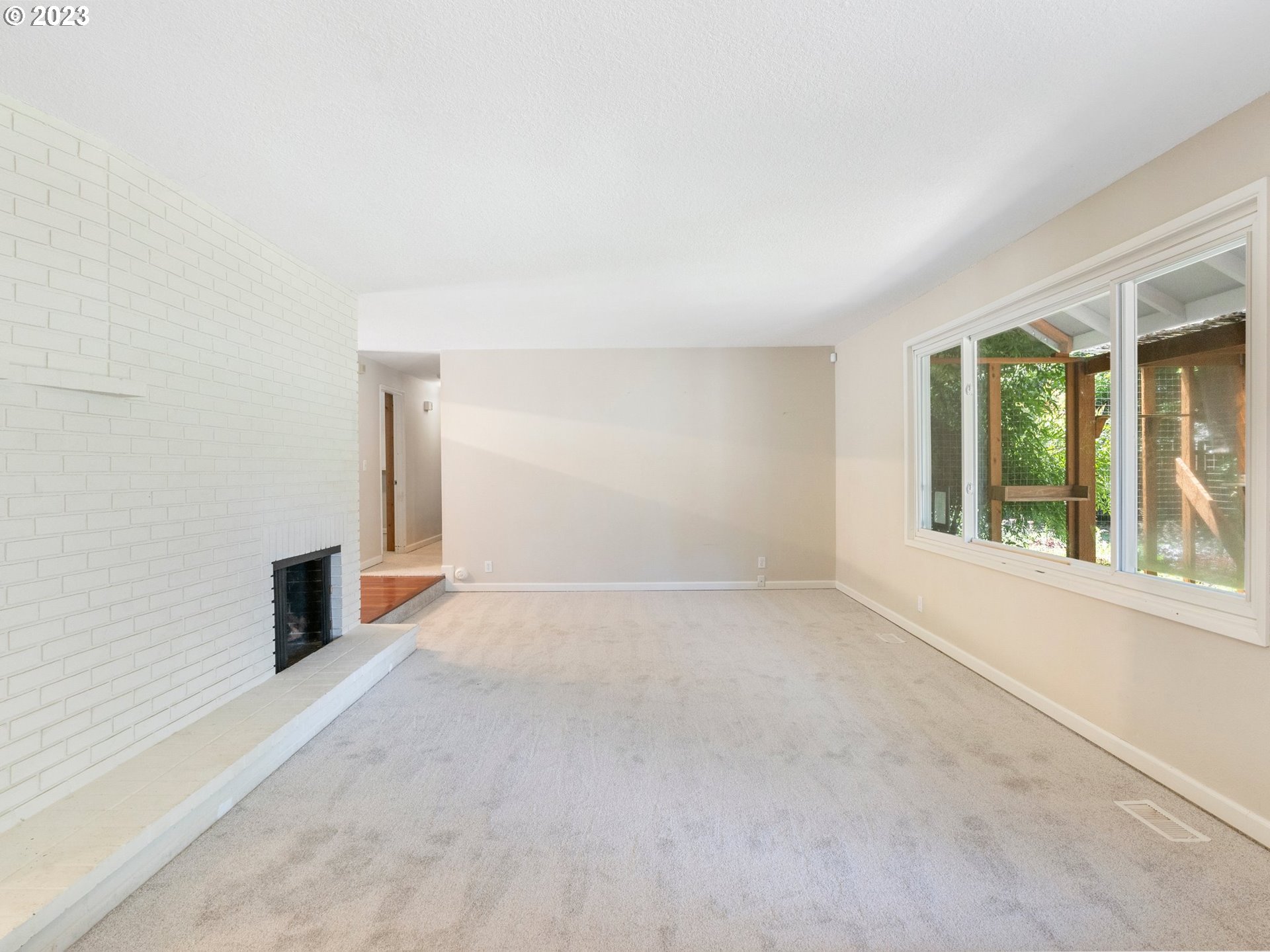 17875 Southwest Shawnee Trail Tualatin, OR 97062 - Photo 13 of 44 an empty room with windows