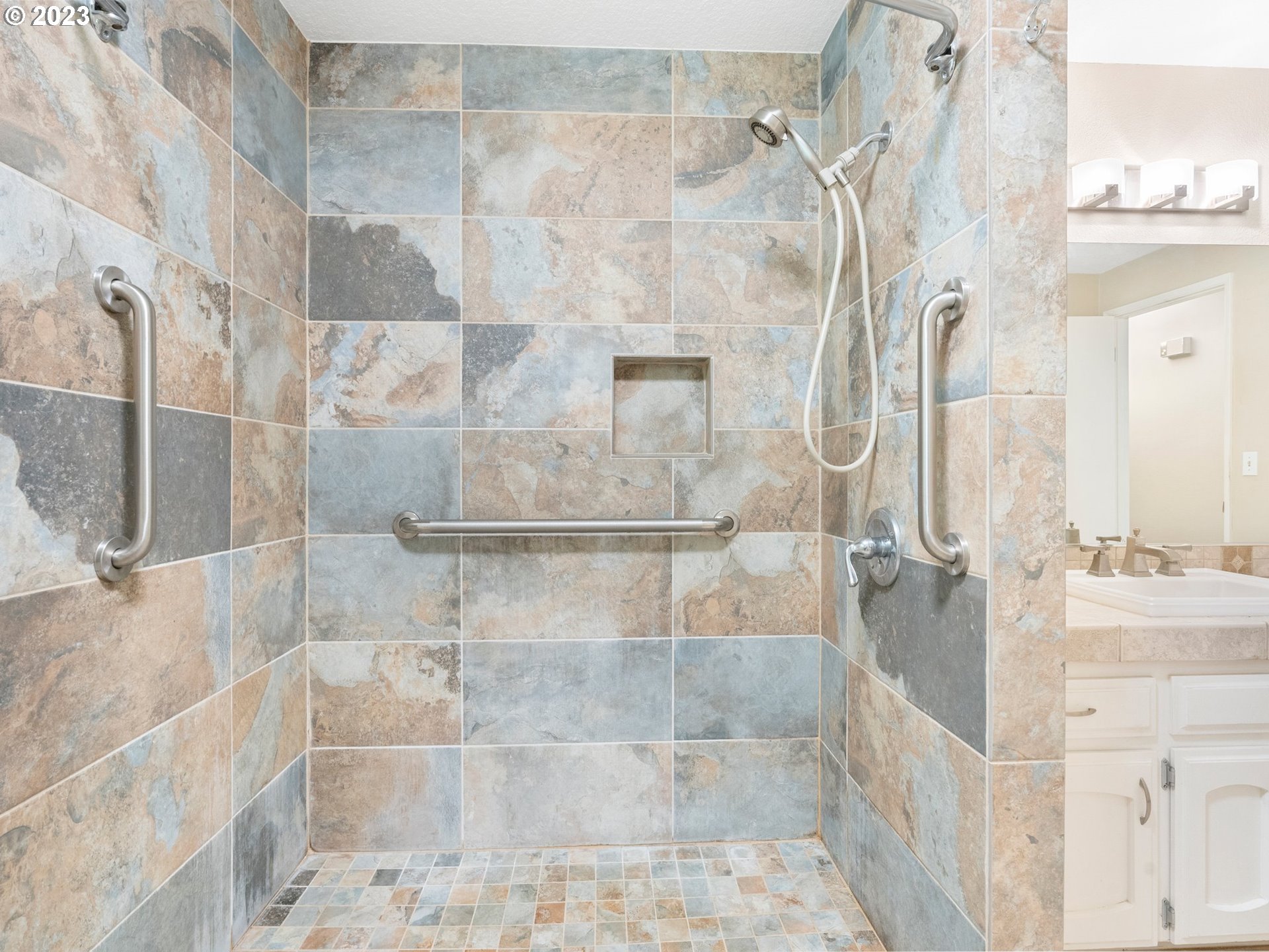 17875 Southwest Shawnee Trail Tualatin, OR 97062 - Photo 19 of 44 a bathroom with a shower