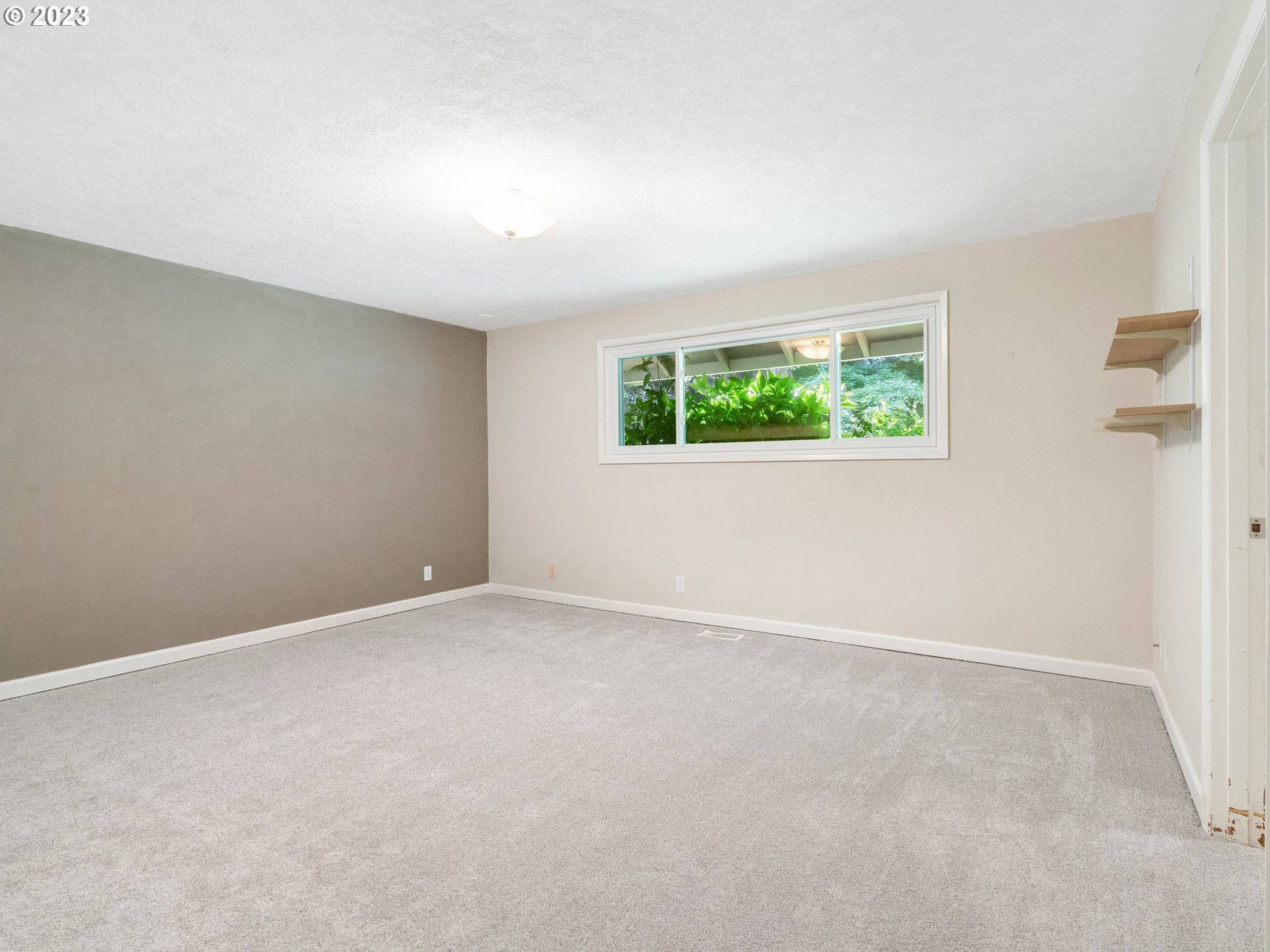 17875 Southwest Shawnee Trail Tualatin, OR 97062 - Photo 23 of 44 an empty room with windows