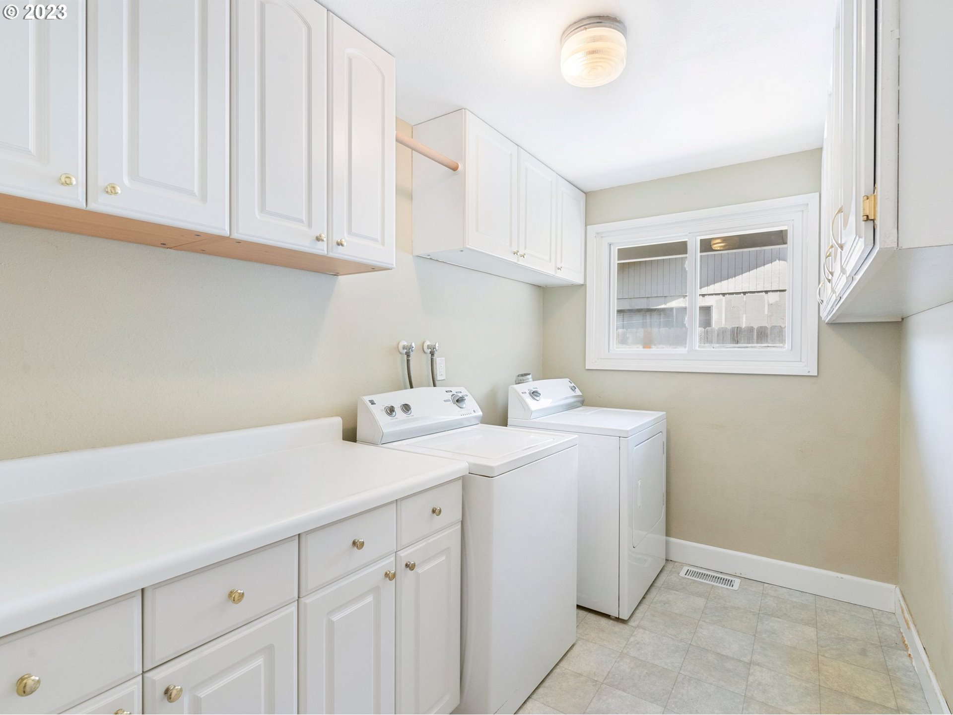 17875 Southwest Shawnee Trail Tualatin, OR 97062 - Photo 28 of 44 a utility room with dryer and washer