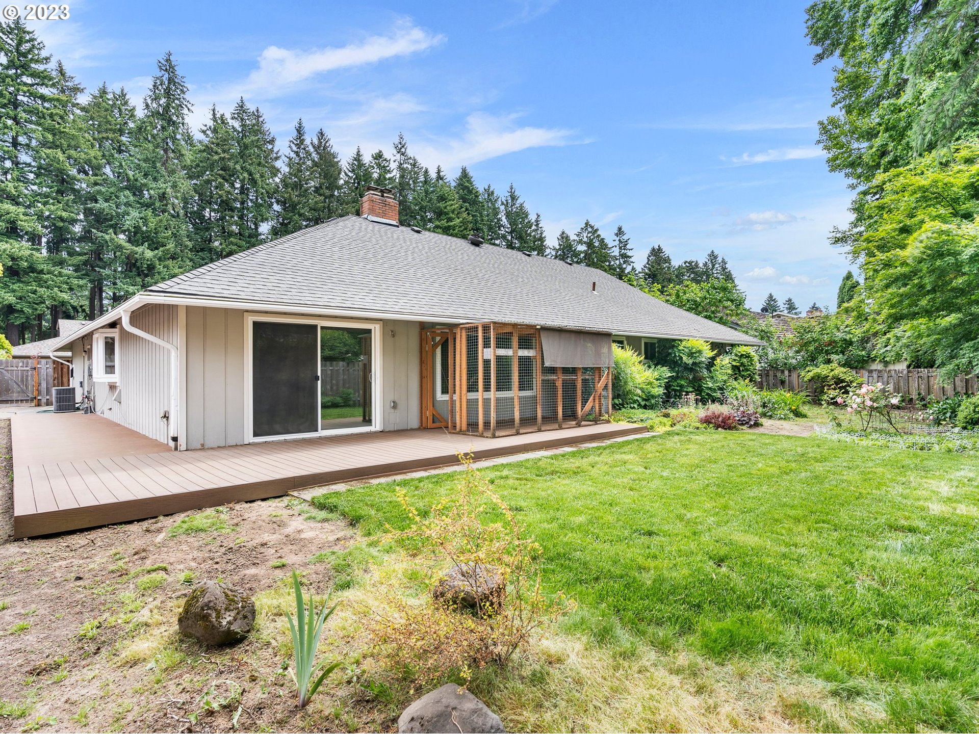 17875 Southwest Shawnee Trail Tualatin, OR 97062 - Photo 31 of 44 a front view of a house with garden