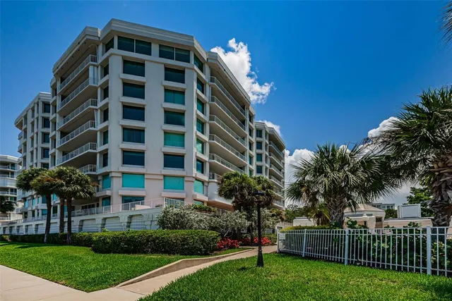 $1,795,000 | 1 Seaside Lane, Unit 302, Belleair, FL 33756
