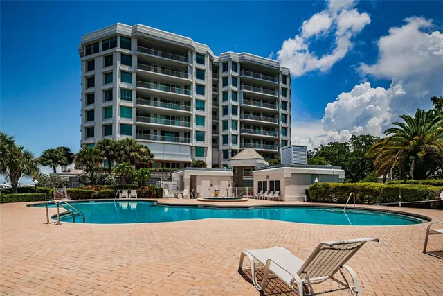 $1,795,000 | 1 Seaside Lane, Unit 302, Belleair, FL 33756