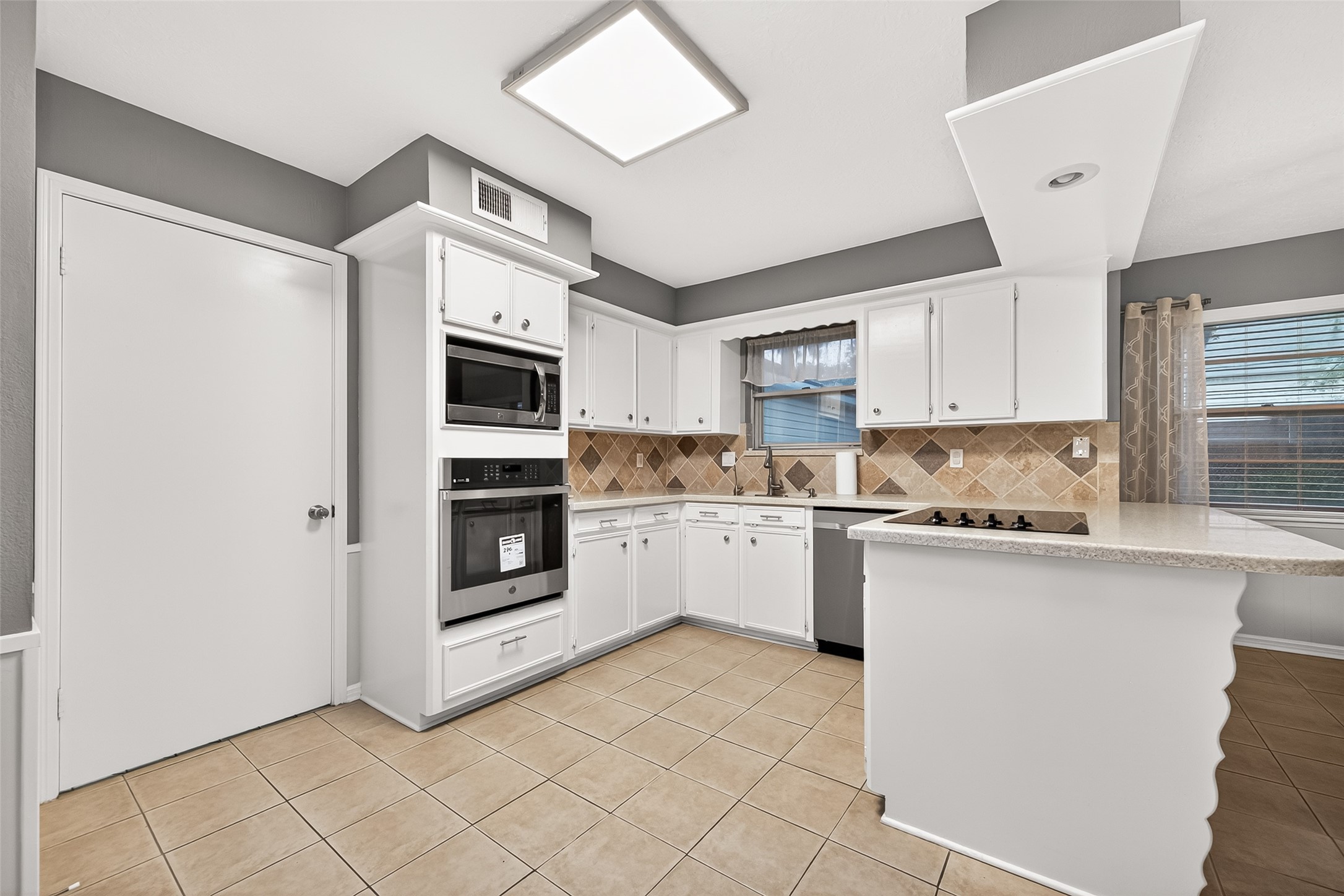 17810 Abby Lane Spring, TX 77379 - Photo 15 of 50 Kitchen with recent oven