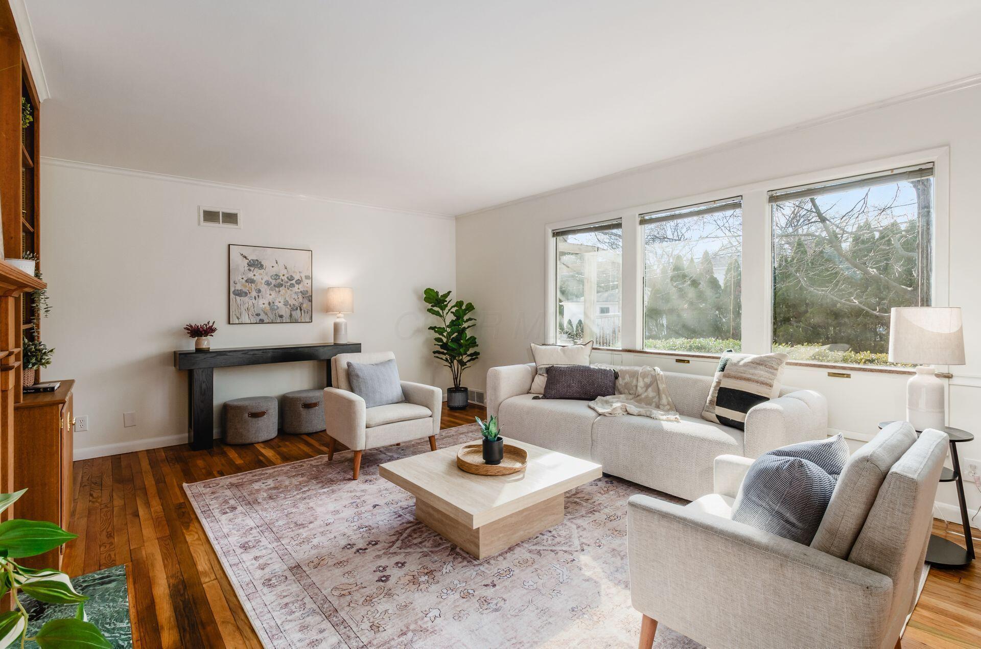 41 South Broadleigh Road Columbus, OH 43209 - Photo 8 of 50 Natural Light!