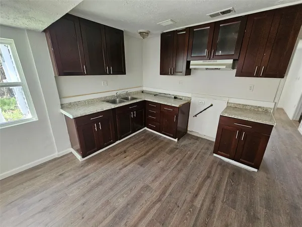 $2,000 | 6018 Beekman Road, Houston, TX 77021