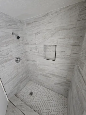 $2,000 | 6018 Beekman Road, Houston, TX 77021