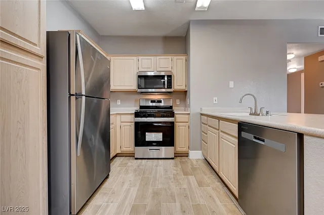 $1,600 | 855 North Stephanie Street, Unit 1724, Henderson, NV 89014