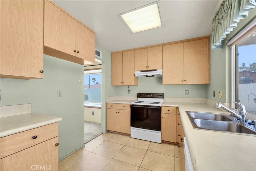896 North Arrowhead Avenue Rialto, CA 92376 - Photo 14 of 31