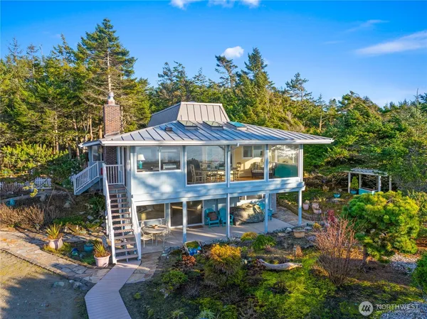 $1,150,000 | 4951 Surfcrest Drive, Oak Harbor, WA 98277