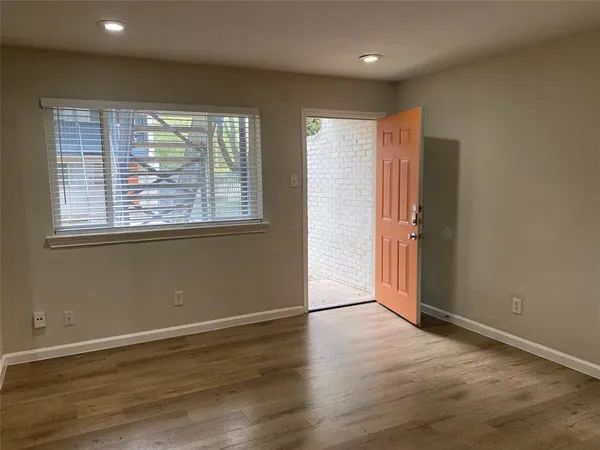 $925 | 4618 Reiger Avenue, Unit 112, Dallas, TX 75246