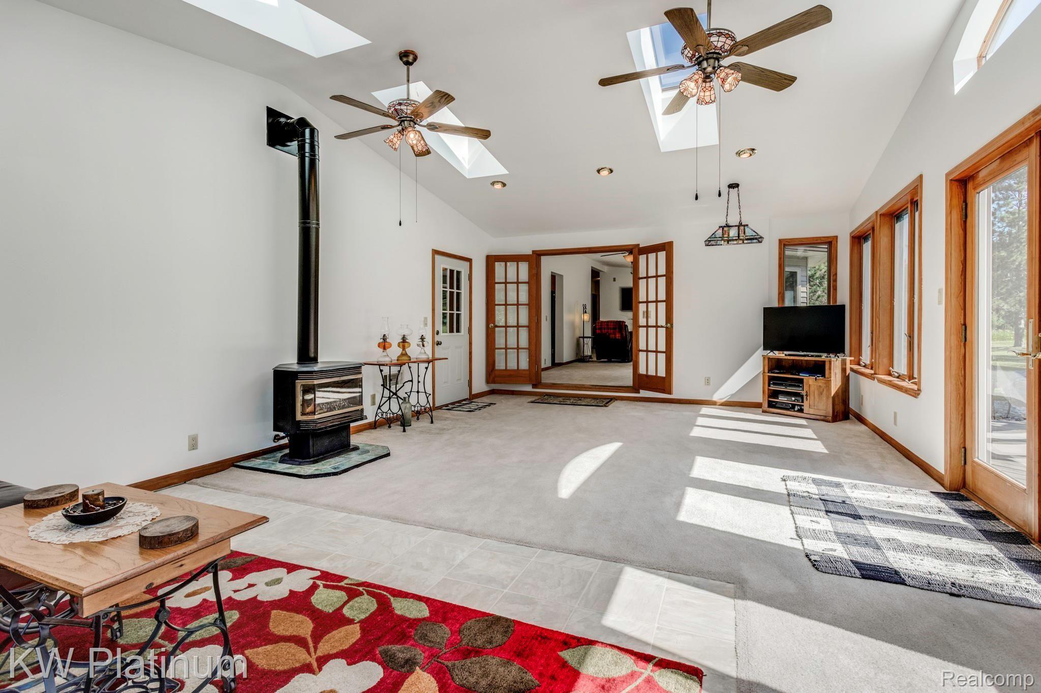 6698 Kilburn Road Jeddo, MI 48032 - Photo 9 of 37 family room view2.jpg