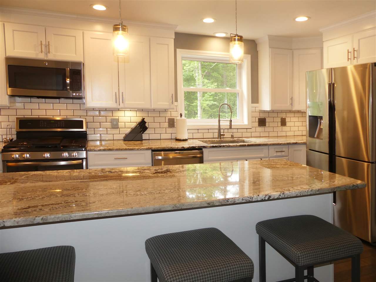 57 Sherburne Road Pelham, NH 03076 - Photo 6 of 29