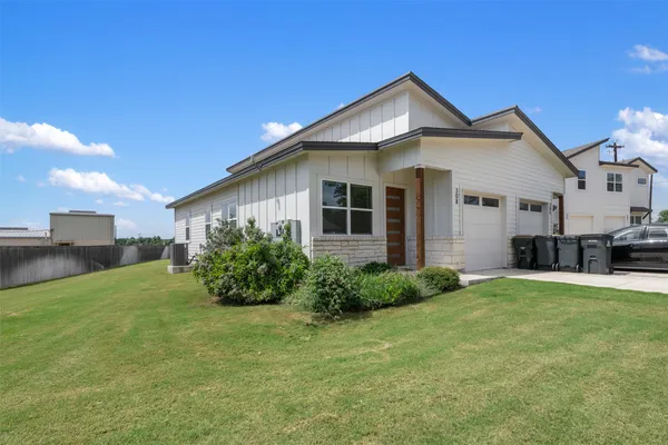 $1,800 | 301 1/2 East 19th Street, Unit 308, Georgetown, TX 78626