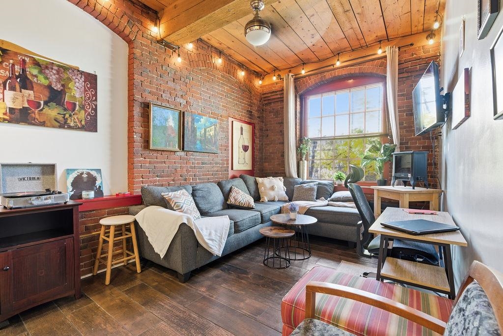 335 Cypress Street, Unit 2P Manchester, NH 03103 - Photo 3 of 16