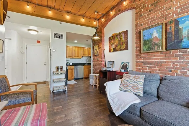 $209,000 | 335 Cypress Street, Unit 2P, Manchester, NH 03103