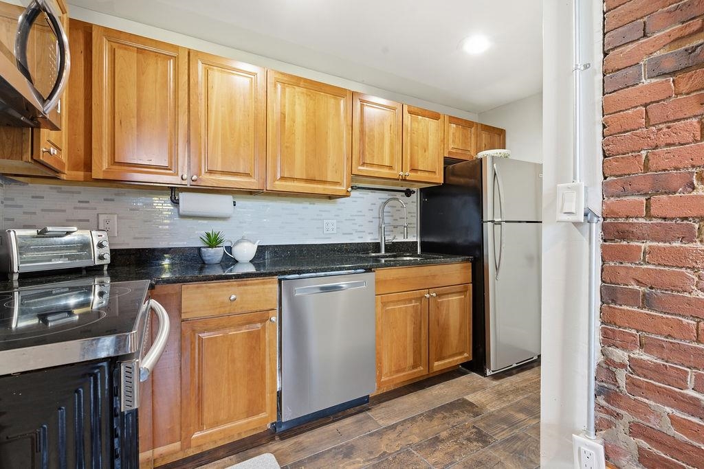 335 Cypress Street, Unit 2P Manchester, NH 03103 - Photo 7 of 16