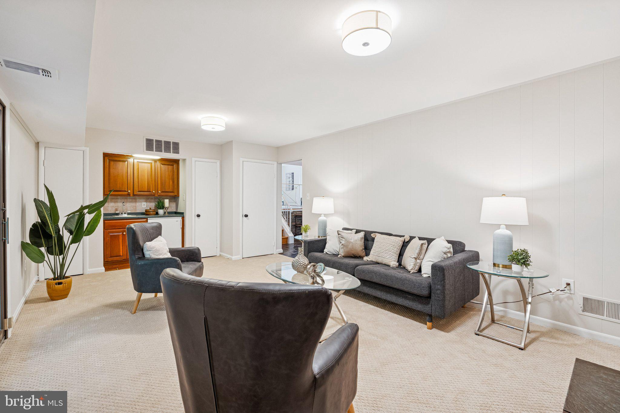 8510 West Howell Road Bethesda, MD 20817 - Photo 19 of 45 Family Room