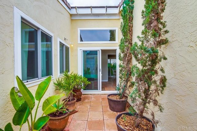 a view of a entryway