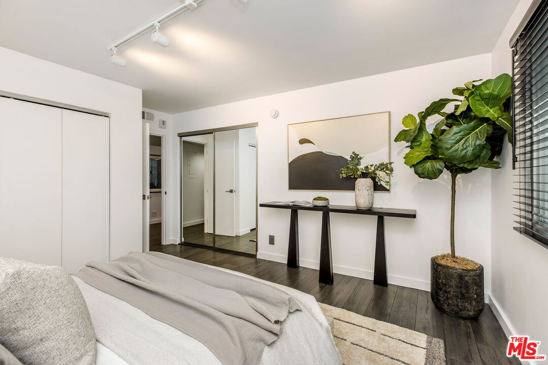 7250 Franklin Avenue, Unit 1204 Los Angeles, CA 90046 - Photo 17 of 54