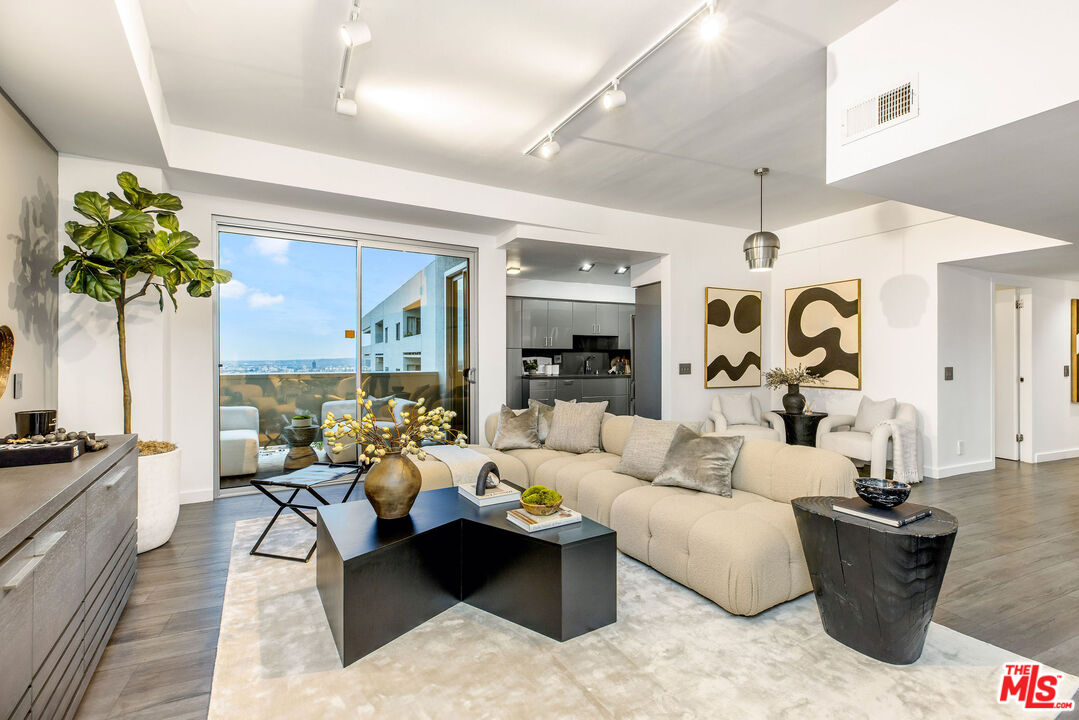 7250 Franklin Avenue, Unit 1204 Los Angeles, CA 90046 - Photo 8 of 54