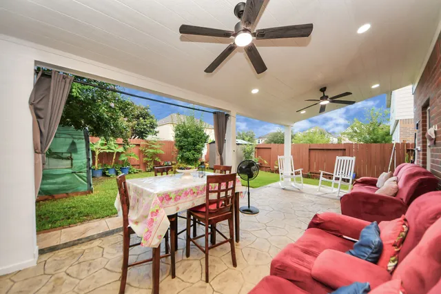 $399,999 | 2706 Oak Ridge Park Drive, Houston, TX 77084