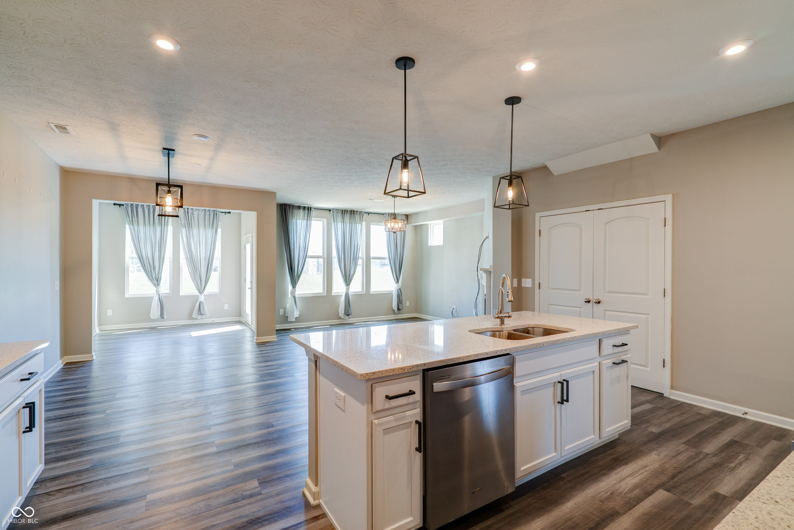 13501 Dewpoint Lane Fishers, IN 46037 - Photo 7 of 46