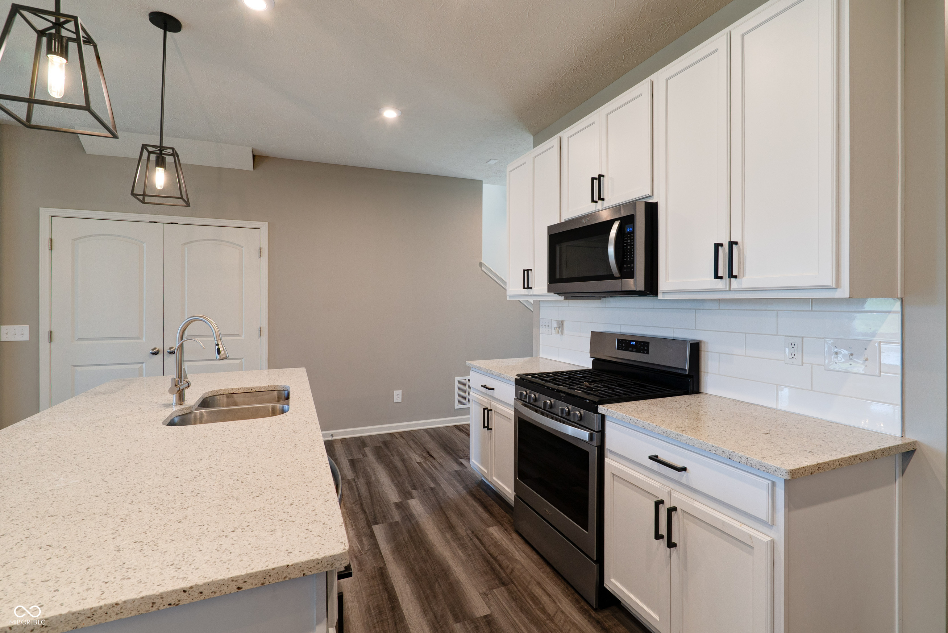 13501 Dewpoint Lane Fishers, IN 46037 - Photo 8 of 46
