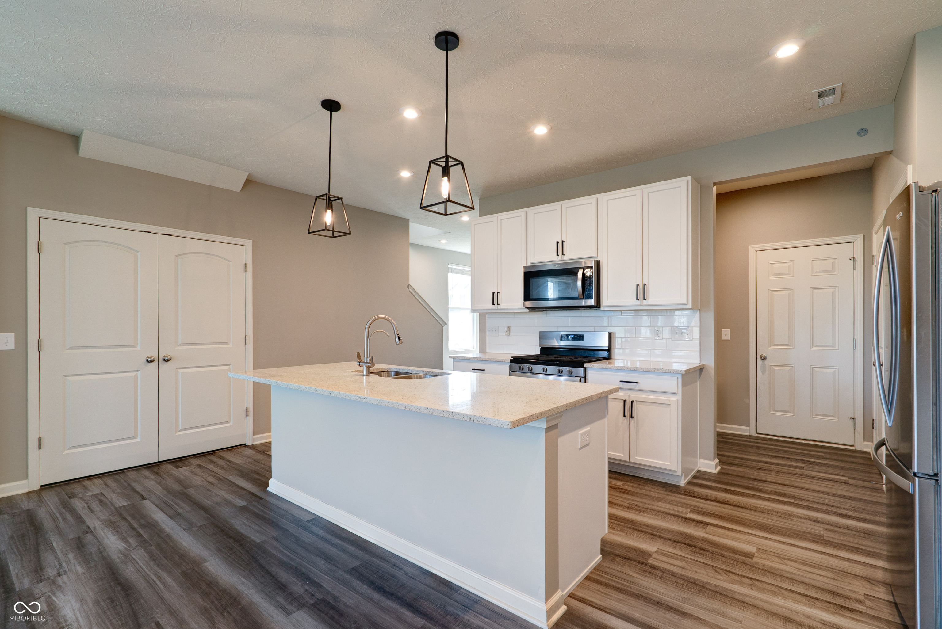13501 Dewpoint Lane Fishers, IN 46037 - Photo 9 of 46