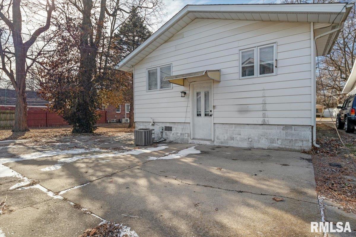 1834 Dial Court Springfield, IL 62704 - Photo 32 of 42 Gallery Image 32