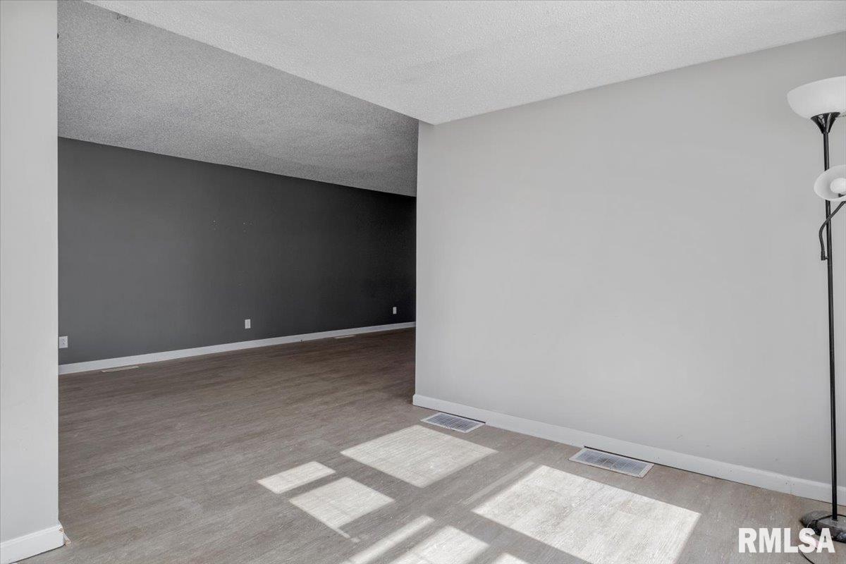 1834 Dial Court Springfield, IL 62704 - Photo 4 of 42 Gallery Image 4