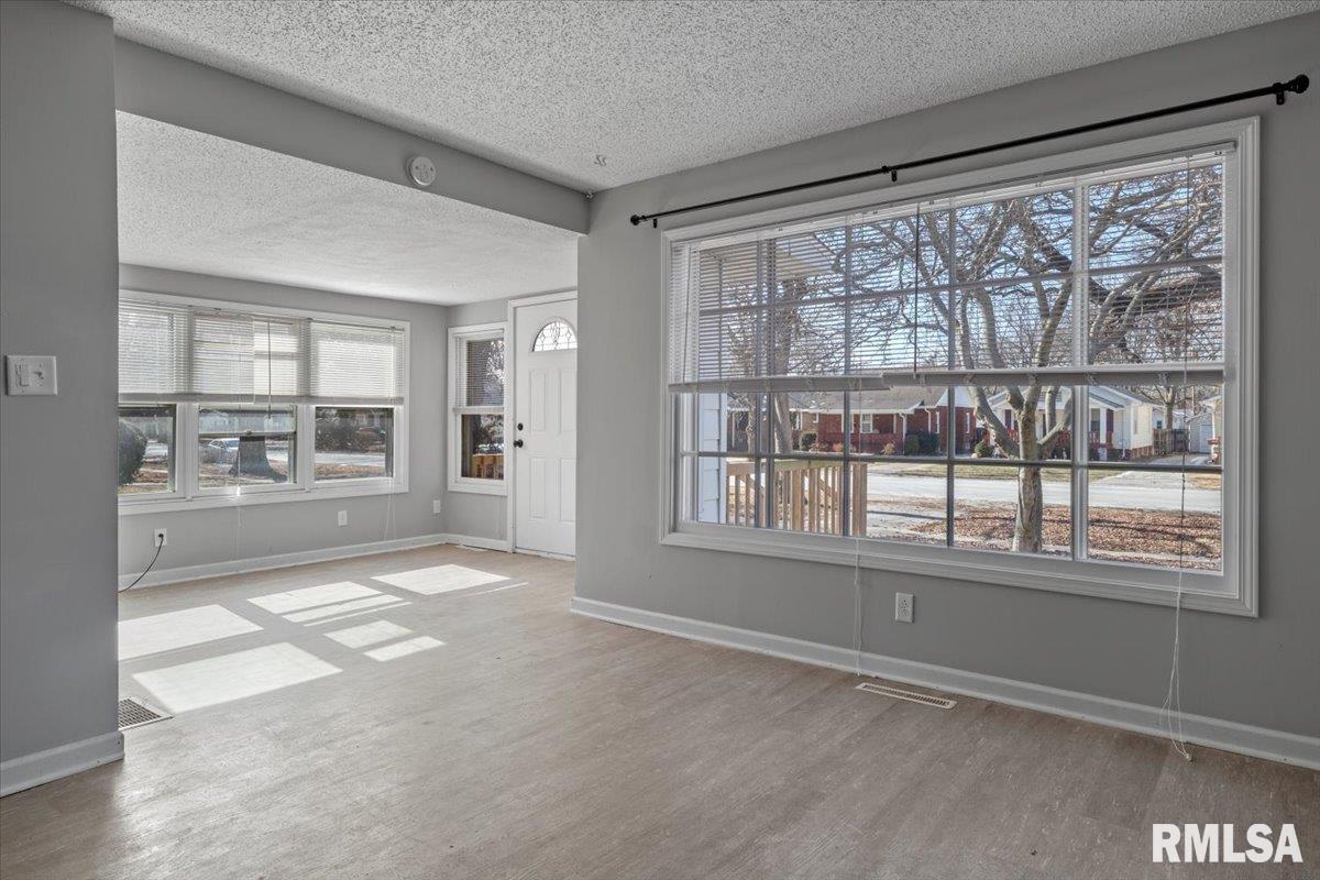 1834 Dial Court Springfield, IL 62704 - Photo 7 of 42 Gallery Image 7