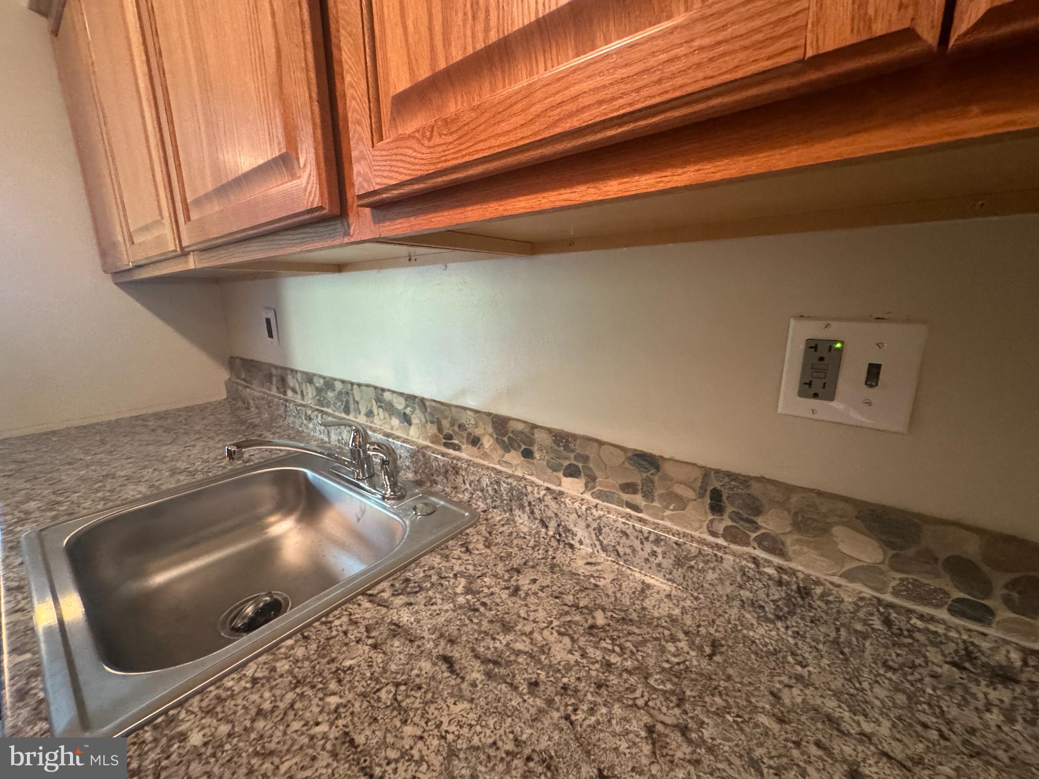 280 Bridgewater Road, Unit J15 Brookhaven, PA 19015 - Photo 3 of 16 Stone on backsplash