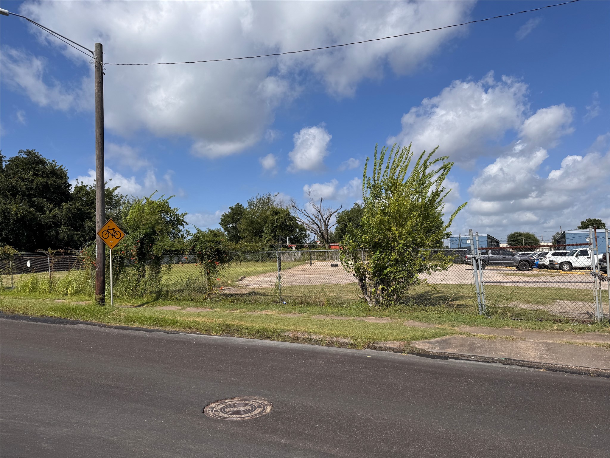 7151 Lawndale Street Houston, TX 77023 - Photo 3 of 13 a swimming pool with yard