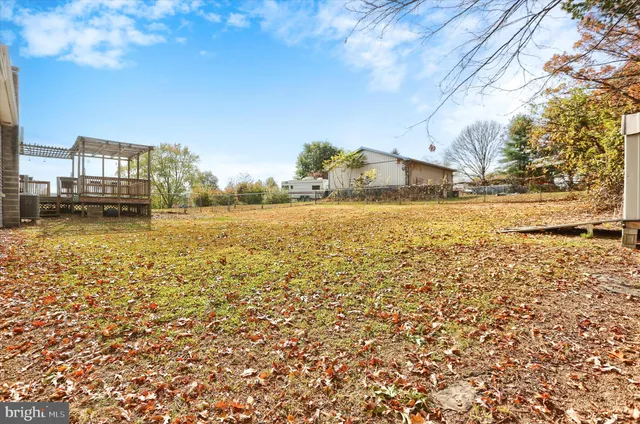 a view of residential houses with outdoor space