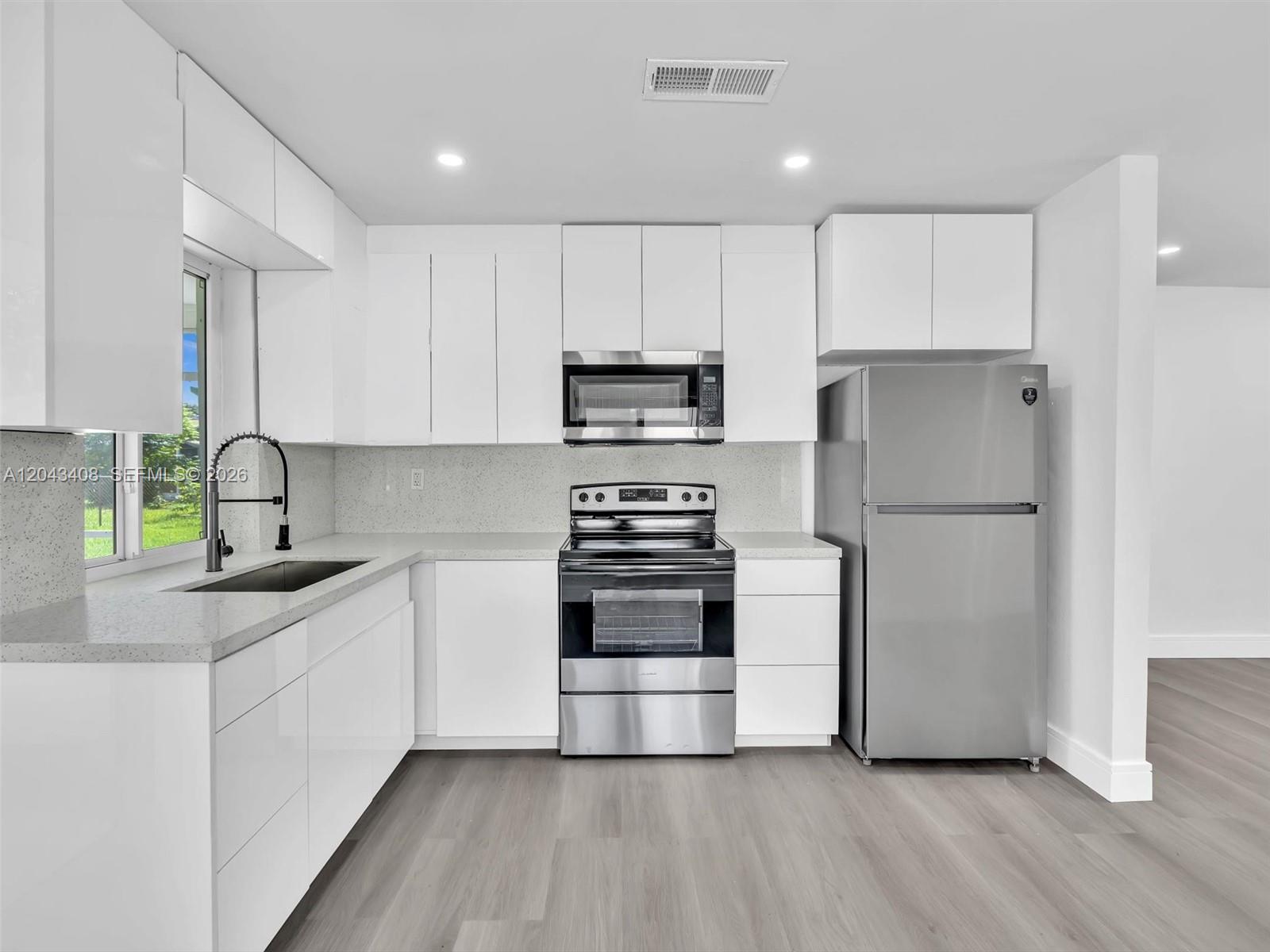 8145 Sunset Strip Sunrise, FL 33322 - Photo 4 of 16