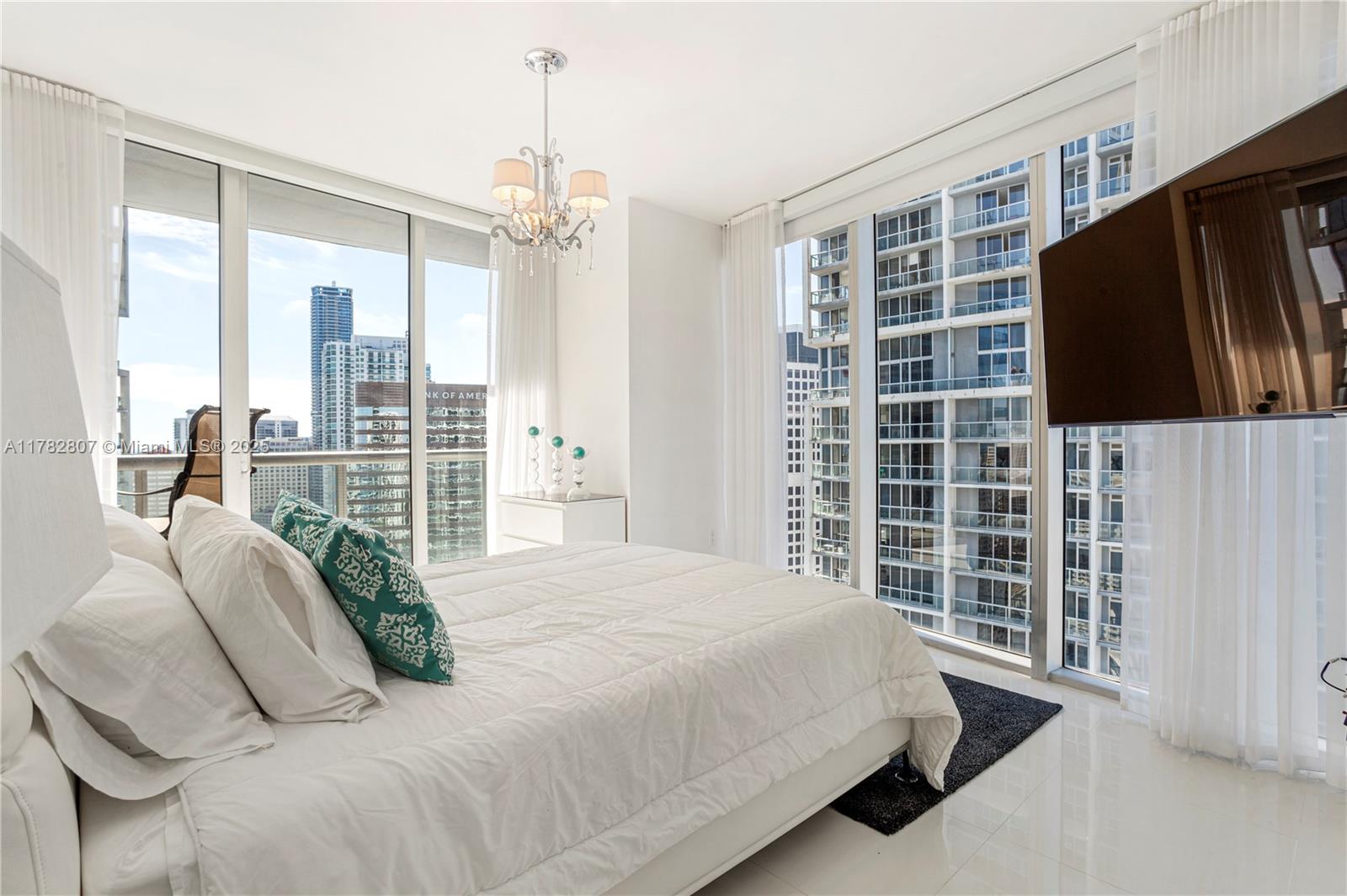 475 Brickell Avenue, Unit 3813 Miami, FL 33131 - Photo 12 of 21