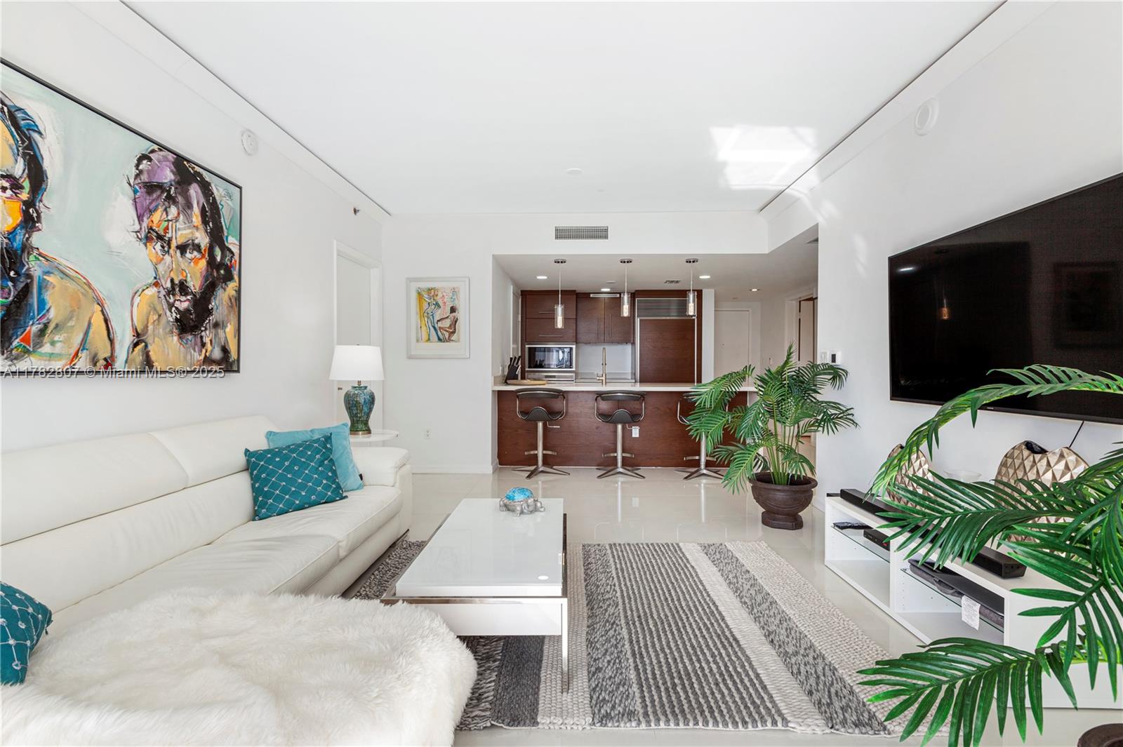 475 Brickell Avenue, Unit 3813 Miami, FL 33131 - Photo 7 of 21