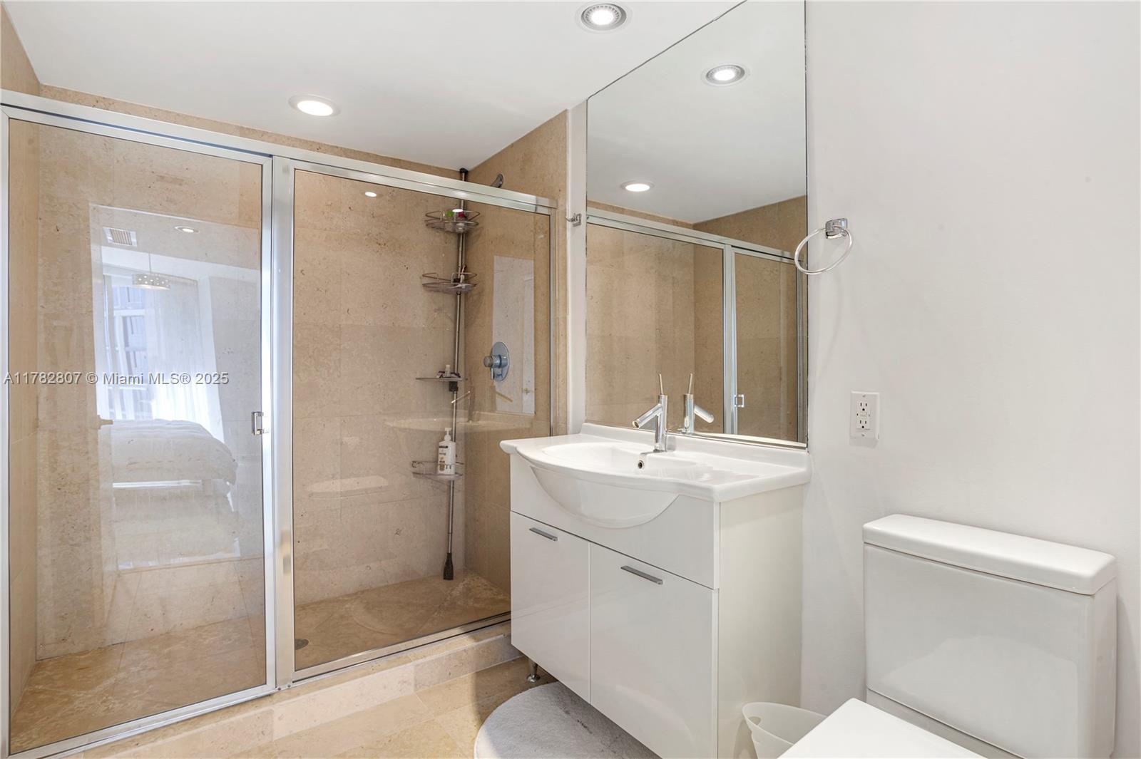 475 Brickell Avenue, Unit 3813 Miami, FL 33131 - Photo 10 of 21