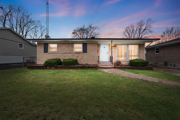$158,500 | 15634 Avalon Avenue, South Holland, IL 60473
