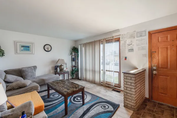 $158,500 | 15634 Avalon Avenue, South Holland, IL 60473