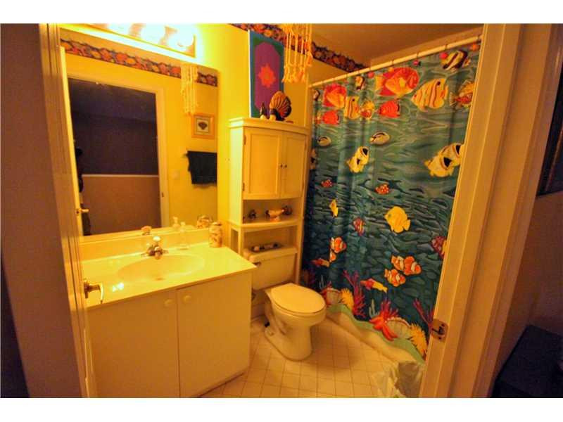 6843 Torch Key Street Lake Worth, FL 33467 - Photo 13 of 20 Bathroom