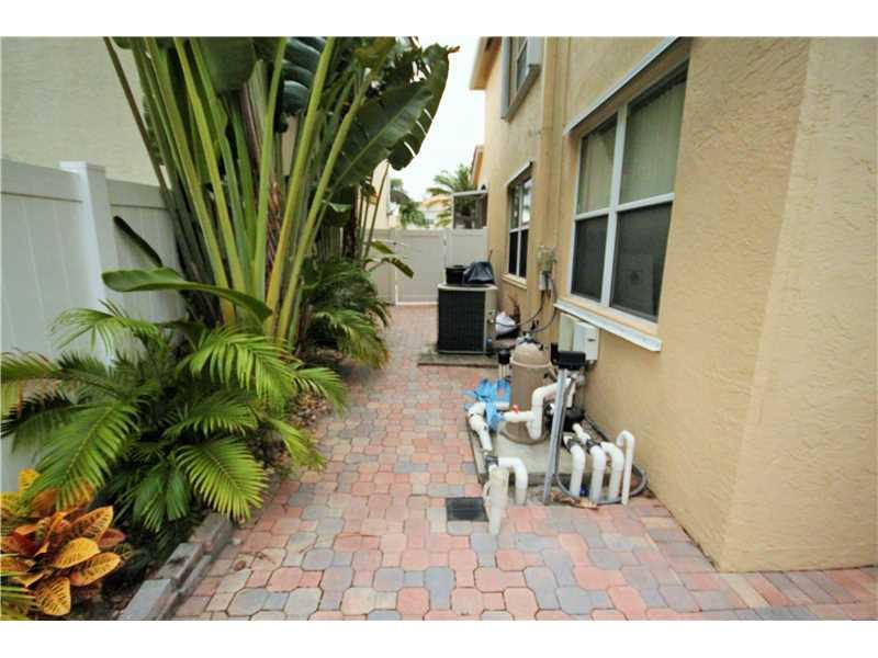 6843 Torch Key Street Lake Worth, FL 33467 - Photo 16 of 20 Yard/Garden