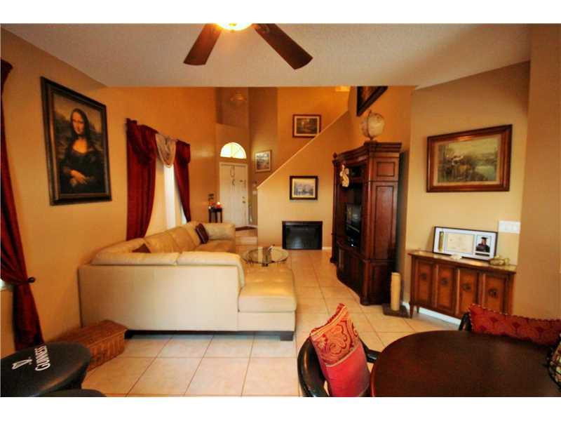 6843 Torch Key Street Lake Worth, FL 33467 - Photo 2 of 20 Living Room