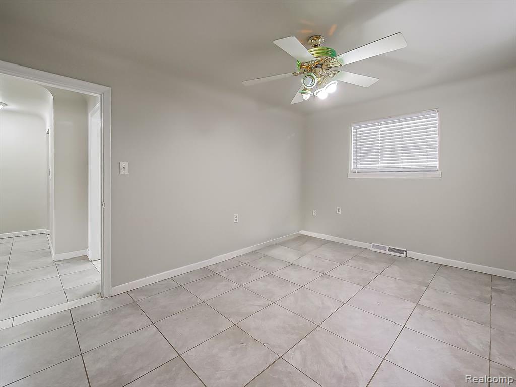 25323 Orchard Lake Road Farmington, MI 48336 - Photo 22 of 42