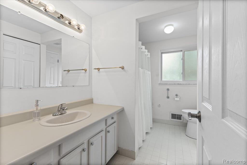 226 Ruppert Street Commerce Township, MI 48382 - Photo 14 of 27