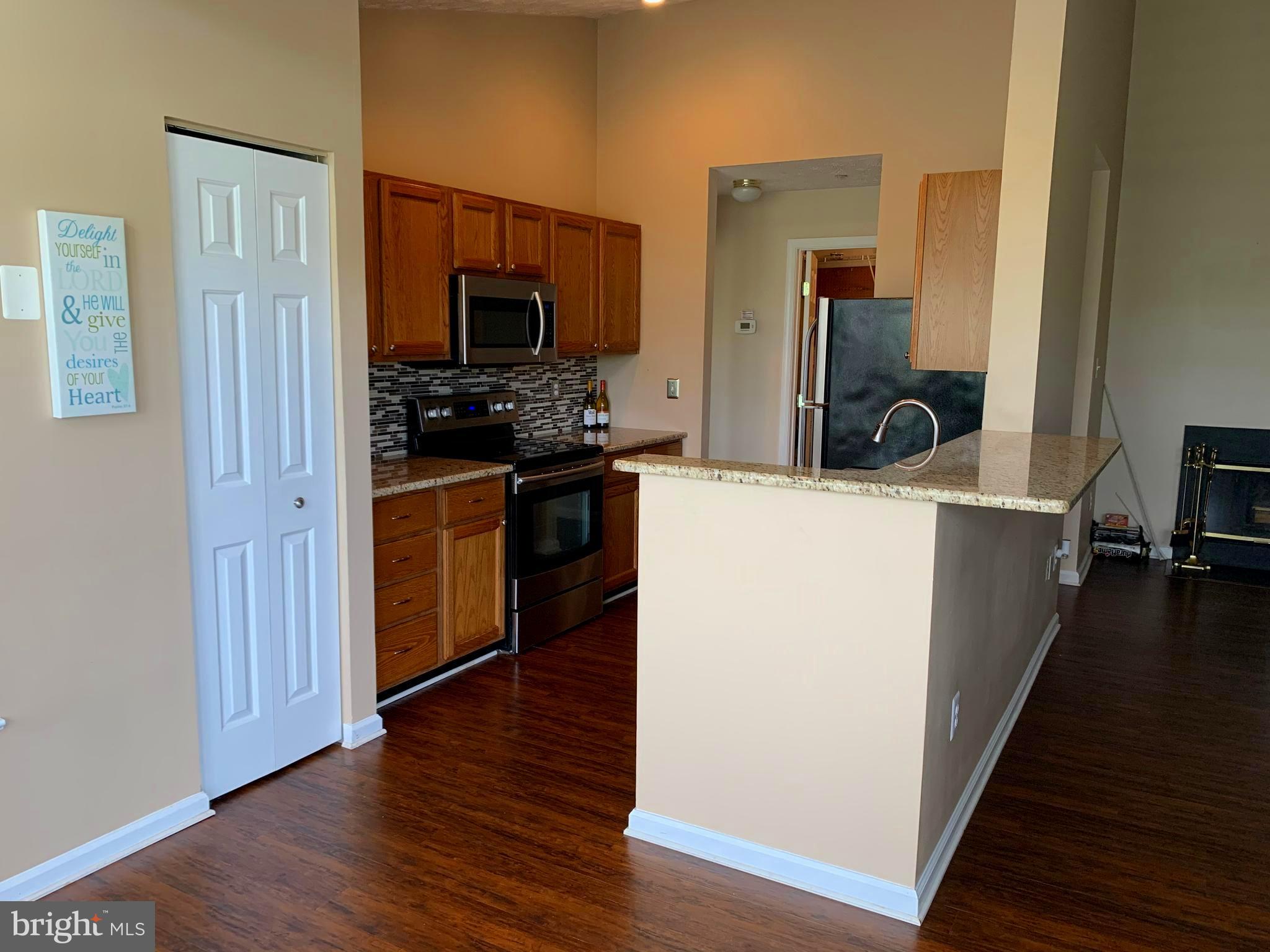 905 Blueleaf Court, Unit 7 3C Frederick, MD 21701 - Photo 7 of 24 Beautifully updated kitchen